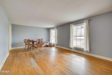 622 Lazy Ln, Kingsport, TN 37663 - photo 7