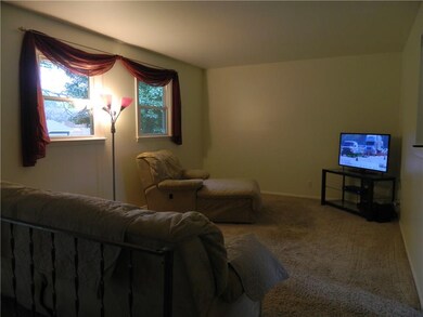 2932 Beech Dr, Columbus, IN 47203 - photo 4