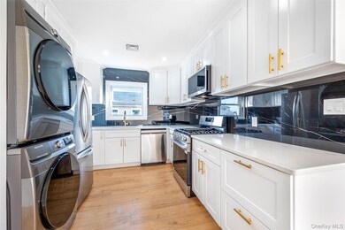 50 Mahland Place unit 2nd Floor, Oceanside, NY 11572 - photo 7