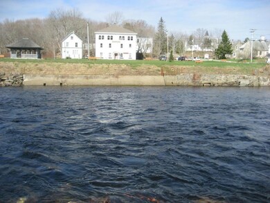 Water frontage on St. George River