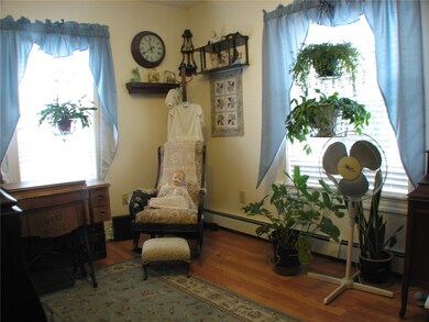 17 Norman Ave, Pawtucket, RI 02860 - photo 4