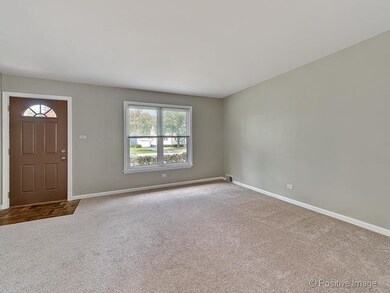 895 S Hillside Ave, Elmhurst, IL 60126 - photo 3
