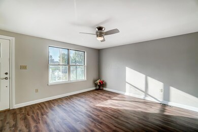 811 Coral Tree Ct, Columbus, OH 43228 - photo 4