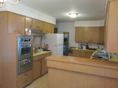 202 S Kerch St, Brooklyn, WI 53521 - photo 4