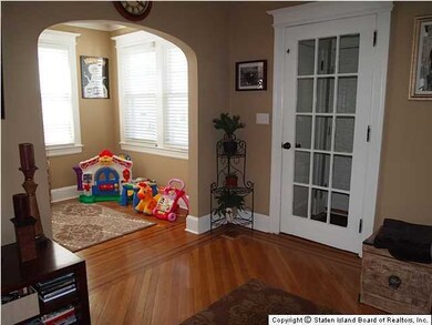 8 Markham Place, Staten Island, NY 10314 - photo 2