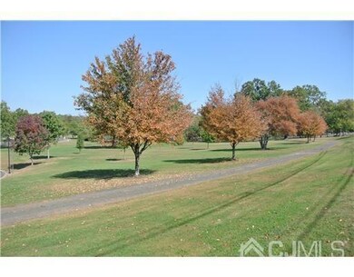 172 Evergreen Rd unit 17B, Edison, NJ 08837 - photo 4