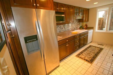 8510 Canterbury Square W, Indianapolis, IN 46260 - photo 4