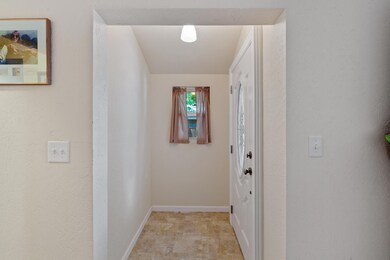 1114 NW B St, Grants Pass, OR 97526 - photo 5