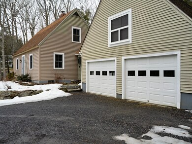 2 Bed/ 2 Bathroom Home w/ 2 Car Garage