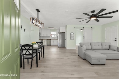 07-123 W Moody Ave01