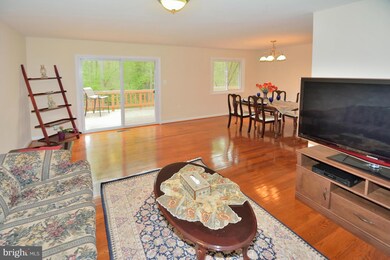 9522 Stevebrook Rd, Fairfax, VA 22032 - photo 3