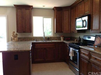 Open Kitchen Great for Entertaining!!