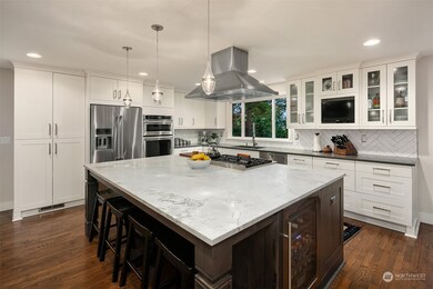 8247 E Mercer Way, Mercer Island, WA 98040 - photo 2