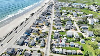 Arrow showing distance to the beach.