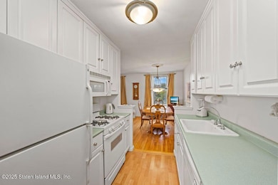 Imperial Towers unit 7H, Staten Island, NY 10304 - photo 6