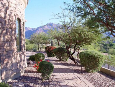 CLASSIC LANDSCAPING TO FRONT ENTRANCE