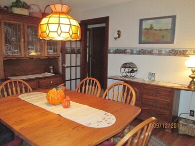 310 1/2 Cherry St, Holyoke, MA 01040 - photo 4