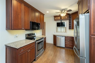 4004 Clinton Ave, Des Moines, IA 50310 - photo 5