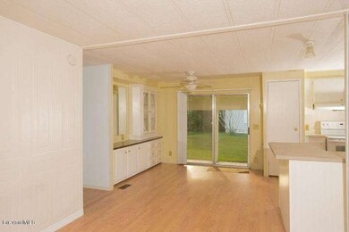 707 Silverthorn - Dining Room