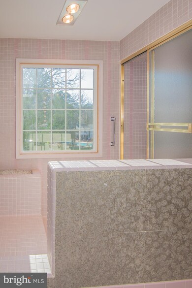 3600 Barkley Dr, Fairfax, VA 22031 - photo 2