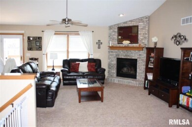 2911 W 63rd St, Davenport, IA 52806 - photo 4