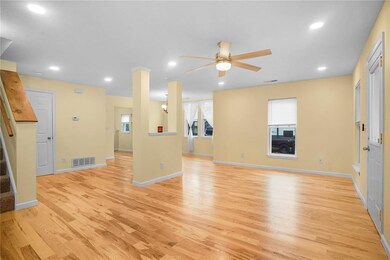 1027 9th St NW, Cedar Rapids, IA 52405 - photo 7