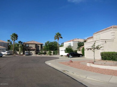 CULDESAC-CORNER LOT!