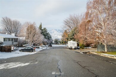 830 Manzanal St NE, East Wenatchee, WA 98802 - photo 2
