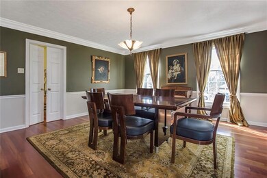 Holiday Gatherings Made Easy in the Dining Room
