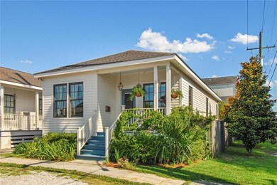 Sweet cottage on corner lot
