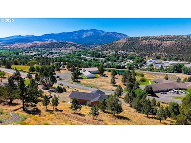 111 Valley View Dr, John Day, OR 97845 - photo 2