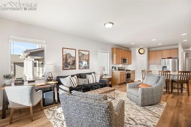 Bright & Cheery Open Layout Great Room with 9' Cei