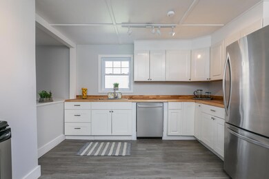 137 Spring St Gardiner ME-large-007-005-