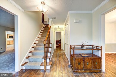 12221 Folkstone Dr, Herndon, VA 20171 - photo 3