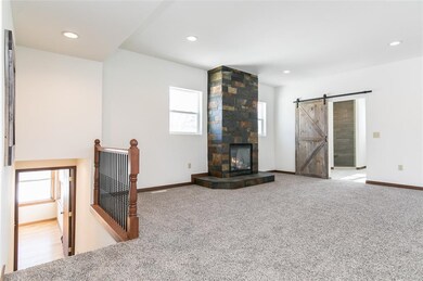 2262 C St SW, Cedar Rapids, IA 52404 - photo 6