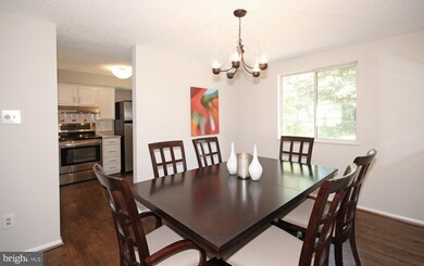 8662 Bent Arrow Ct, Springfield, VA 22153 - photo 5