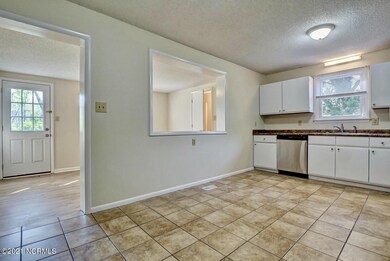 408 Houston Rd, Jacksonville, NC 28540 - photo 5