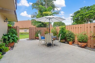 2512 Camelot Ct, Hollywood, FL 33026 - photo 2