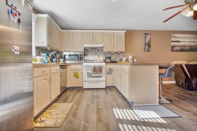 120 Lewin St unit 22, Fall River, MA 02720 - photo 2