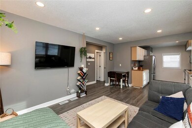 5913 Clark St, Des Moines, IA 50311 - photo 3