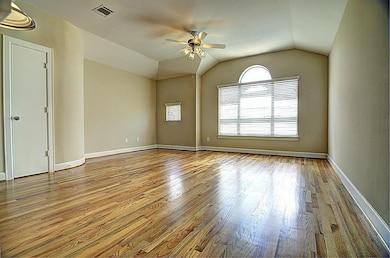 Bright and spacious room with hardwood floors, vau