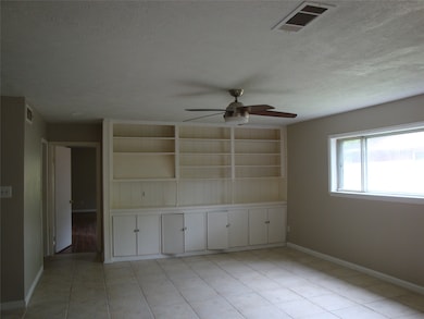 10215 Cliffwood Dr, Houston, TX 77035 - photo 3