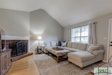 LIVING RM W/FIREPLACE