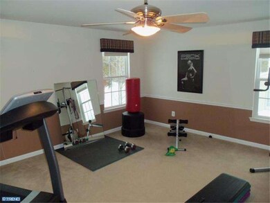 1015 Runaway Dr, Pennsburg, PA 18073 - photo 4