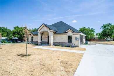809 E Denton St, Ennis, TX 75119 - photo 4