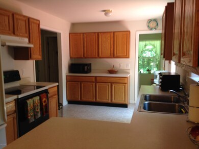 162 Aspen Dr, Milford, PA 18337 - photo 4