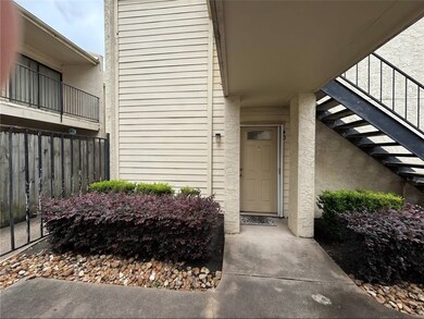 10075 Westpark Dr unit 40, Houston, TX 77042 - photo 3