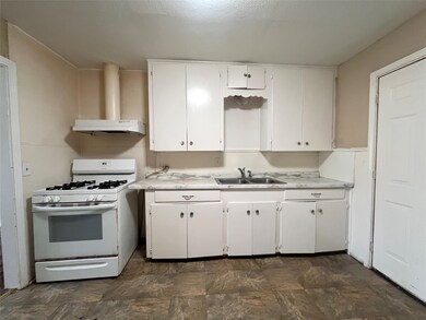 3519 4th St, Bay City, TX 77414 - photo 3