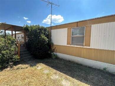 827 Skylark Dr, Granbury, TX 76049 - photo 5