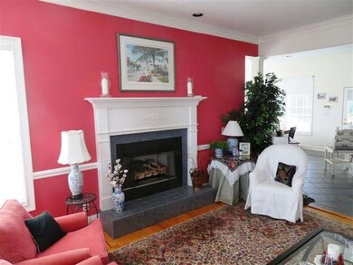 GAS FIREPLACE